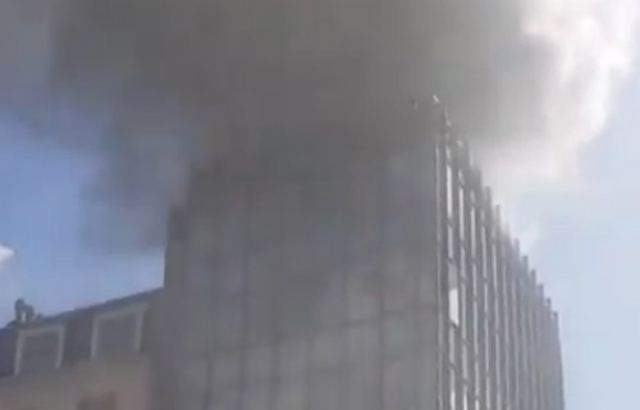 Συναγερμός στο Λονδίνο από φωτιά σε ουρανοξύστη