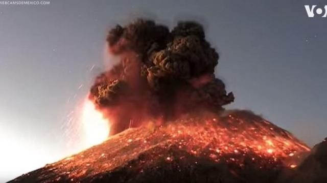 Η θεαματική έκρηξη ηφαιστείου στο Μεξικό [βίντεο]