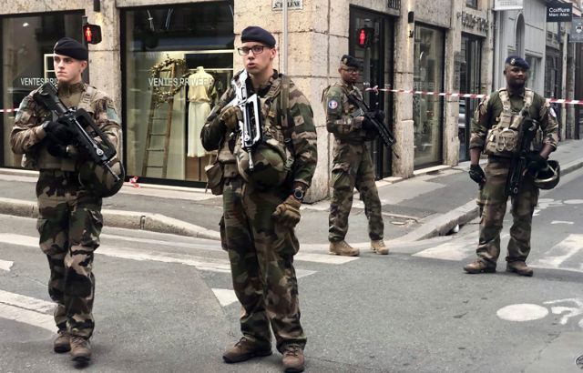 «Ο κίνδυνος τρομοκρατικής επίθεσης στη Γαλλία παραμένει πολύ υψηλός»