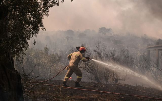 Φωτιά σε Αλεξανδρούπολη και Πάρνηθα - 476 πυροσβέστες στο μέτωπο του Έβρου