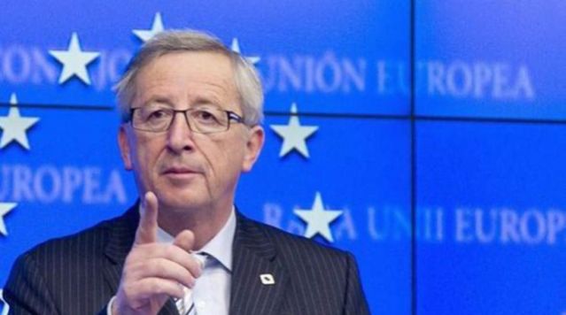 «Καρφί» Γιούνκερ: Συνδιαλέγομαι με τους 18 δημοκρατικά εκλεγμένους ηγέτες της Ευρωζώνης