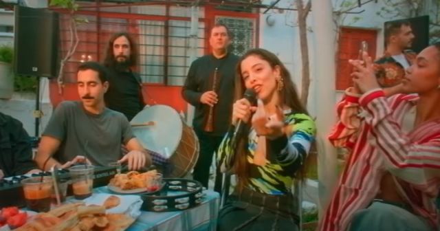 Eurovision: To unplugged βίντεο κλιπ του Zari - Η Μαρίνα Σάττι τραγουδάει ζωντανά με μουσικά όργανα
