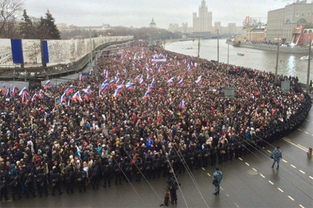 Χιλιάδες Ρώσοι στην κηδεία του Μπόρις Νεμτσόφ
