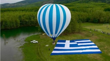 Λίμνη Πλαστήρα: Αερόστατα θα υψώσουν ξανά τη μεγαλύτερη ελληνική σημαία στον κόσμο!