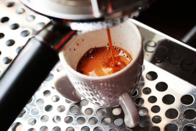Μπορεί η κατανάλωση καφέ να επηρεάσει τη στύση μας;
