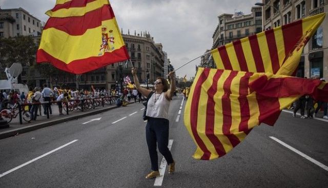 Καταλονία: Έτοιμος για ανεξαρτησία ο Πουτζντεμόν - Το άρθρο 155 ενεργοποιεί το Σάββατο η Μαδρίτη