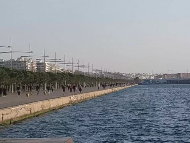 «Την κλείνουμε και τελείωσε» – Τελεσίγραφο Ζέρβα μετά τις εικόνες με την παραλία της Θεσσαλονίκης να «βουλιάζει»