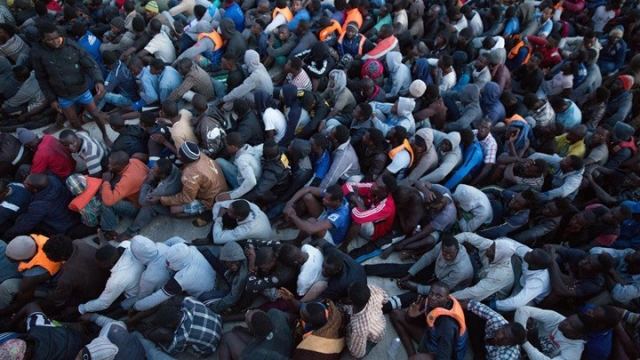 Λιβύη: Οι αρχές άνοιξαν τις πόρτες στα κέντρα κράτησης μεταναστών αλλά εκείνοι δεν φεύγουν, φοβούμενοι τις μάχες