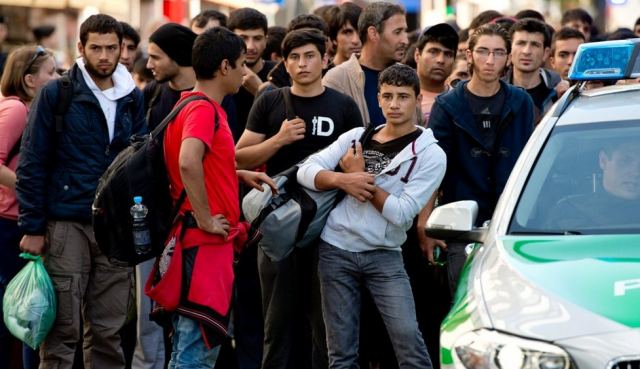 Ετοιμάζουν Κέντρα Μετεγκατάστασης Προσφύγων σε Λαμία και Θήβα;