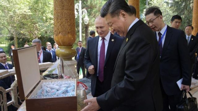 Πούτιν: Δώρο γενεθλίων στον πρόεδρο της Κίνας ένα...παγωτό