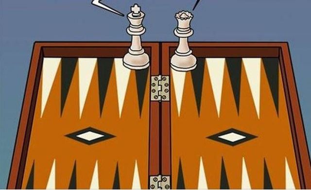 Αρκάς: Με σκάκι και βασίλισσα σχολιάζει την πολιτική επικαιρότητα