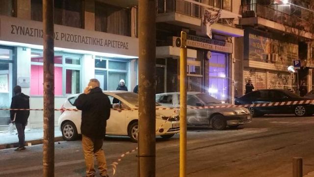 Μασκαρεμένοι έριξαν βόμβες μολότοφ στα γραφεία του ΣΥΡΙΖΑ