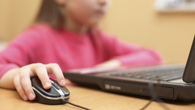 Πότε και πώς πρέπει τα παιδιά να χρησιμοποιούν το διαδίκτυο - Όλα όσα πρέπει να γνωρίζουν οι γονείς