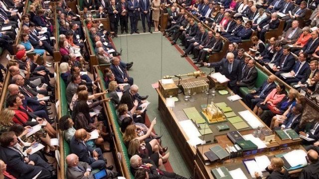 «Ναι» της Βουλής των Κοινοτήτων στον νόμο της αναβολής του Brexit - Εκλογές στις 15 Οκτωβρίου ζητεί ο Τζόνσον