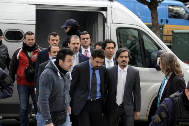 Βόμβα Κοντονή: Ανοιχτό το ενδεχόμενο να δικαστούν στην Ελλάδα οι 8 Τούρκοι για το πραξικόπημα!