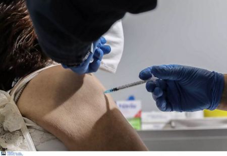 63 θάνατοι και 1.633 παρενέργειες από τα εμβόλια κατά του κορωνοϊού στην Ελλάδα - Επίσημα στοιχεία του ΕΟΦ