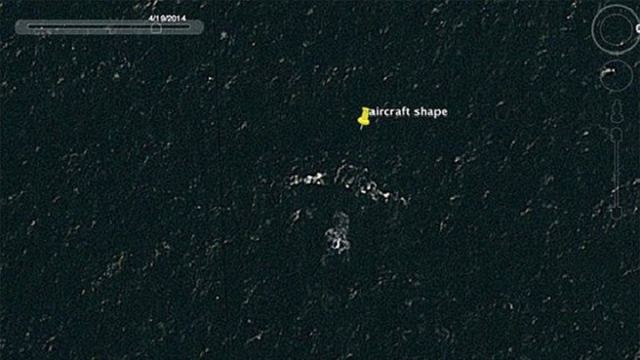 Βρέθηκε η πτήση-φάντασμα της Malaysia Airlines; Μηχανικός την εντόπισε στο Google Earth με τρύπες από σφαίρες στα συντρίμμια - ΒΙΝΤΕΟ