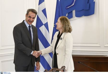 Συνάντηση Κ. Μητσοτάκη με την αντιπρόεδρο της ΕΕ, Βιέρα Γιούροβα -Όσα συζήτησαν για Ισραήλ και ευρωεκλογές