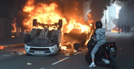 Γαλλία: Νεκρός διαδηλωτής - Έπεσε από ταράτσα κτηρίου