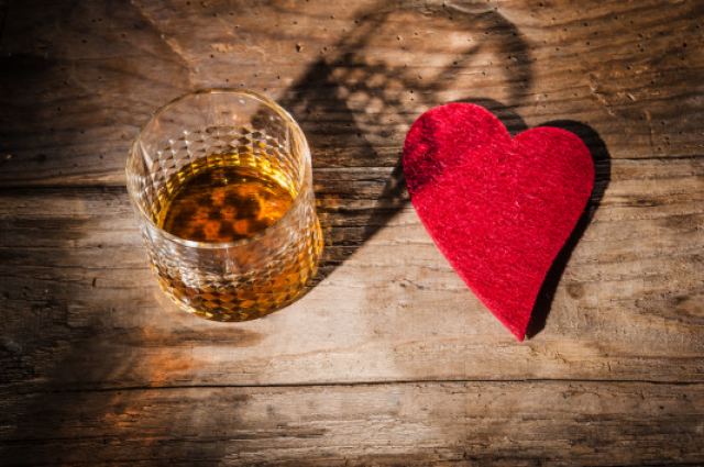 Πρόβλημα το αλκοόλ για τις αρτηρίες και την καρδιά – Τι έδειξε μεγάλη έρευνα