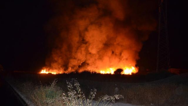 Χωρίς ενεργό μέτωπο η φωτιά στην Κάρυστο - Εκκενώθηκαν κατοικίες (βίντεο)