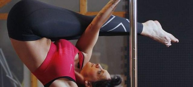 «Το pole dancing μου άλλαξε τη ζωή: Εχασα 38 κιλά, γλίτωσα από την κατάθλιψη» [εικόνες]