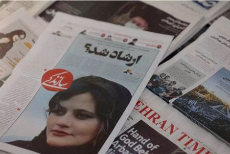 Ιράν: Συνελήφθη ο δικηγόρος των δύο δημοσιογράφων που κάλυψαν τον θάνατο της Αμινί