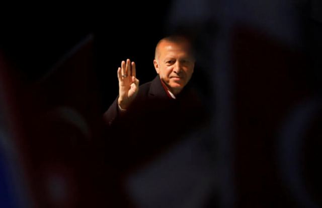 Μεγαλώνουν τα αδιέξοδα στην Τουρκία – Η οικονομία δεν… υπακούει στις διαταγές του «σουλτάνου» Ερντογάν