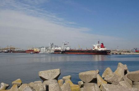 Forbes: Τρία εμπορικά πλοία αψήφησαν τις ρωσικές απειλές και έδεσαν σε ουκρανικό λιμάνι – Και ελληνικό ανάμεσά τους