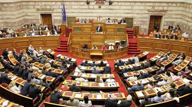 Άλλαξε την ψήφο του ο Μητρόπουλος - Ξεκινά η συζήτηση στην Ολομέλεια