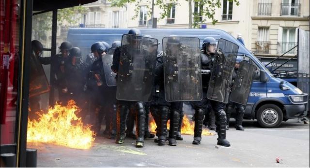 Επεισόδια στο Παρίσι! Δακρυγόνα από την αστυνομία στους διαδηλωτές!