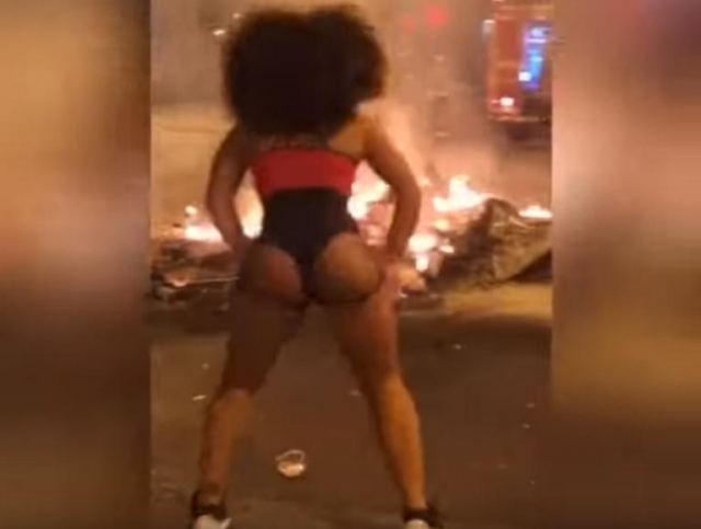 Βαρκελώνη: Εδώ ο κόσμος καίγεται κι η κοπελιά… twerking! video