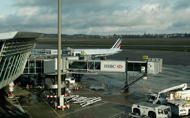 Εισβολή με αυτοκίνητο στην πίστα αεροδρομίου στη Γαλλία