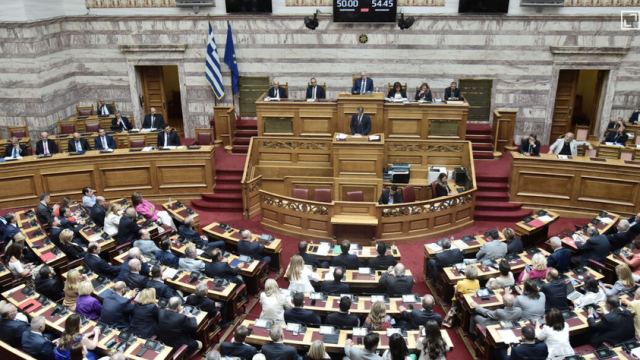 Live η τρίτη ημέρα της μάχης στη Βουλή για την πρόταση δυσπιστίας – Τι θα πει ο Μητσοτάκης