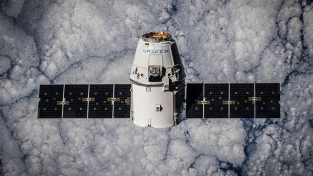 Η SpaceX στέλνει τους πρώτους «τουρίστες» στη Σελήνη