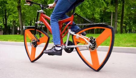 Το πρώτο ποδήλατο με τριγωνικές ρόδες - Πώς λειτουργεί (ΒΙΝΤΕΟ)