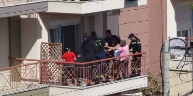 Λαμία: 10χρονος παγιδεύτηκε σε βεράντα