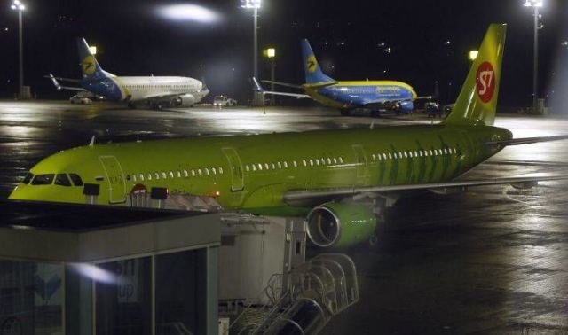 Επιβάτης φώναζε ότι είχε πάνω της εκρηκτικά, αεροπλάνο έκανε έκτακτη προσγείωση στη Μόσχα