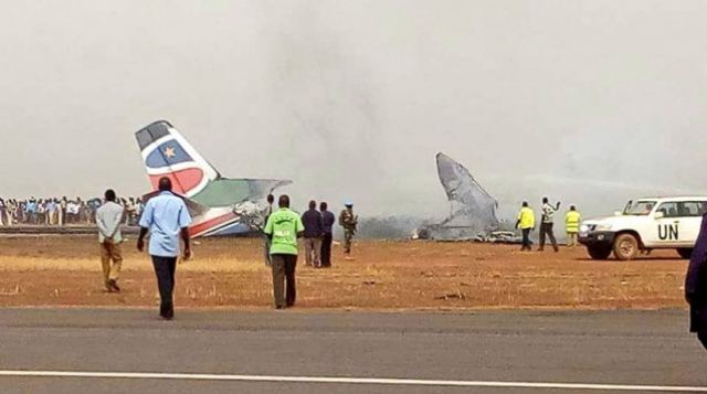 Κάποιοι βγήκαν ζωντανοί από αεροπλάνο που κόπηκε στα δυο! Απίστευτες εικόνες