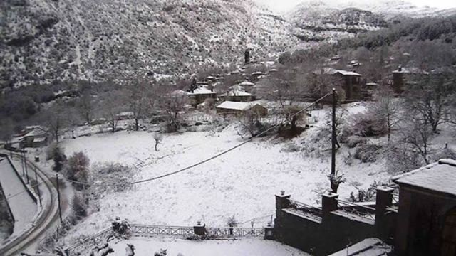 Ο καιρός τρελάθηκε- Στην Κρήτη έχει 35°C και στο Μέτσοβο... χιονίζει- ΦΩΤΟ