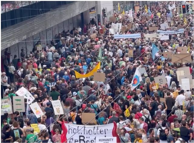 Ελβετία: Πάνω από 60.000 στους δρόμους της Βέρνης για την κλιματική κρίση