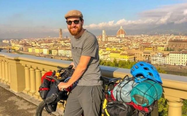 Ντροπή! Ταξίδευε με το ποδήλατό του από την Ολλανδία στην Ινδία και του το έκλεψαν στην Θεσσαλονίκη