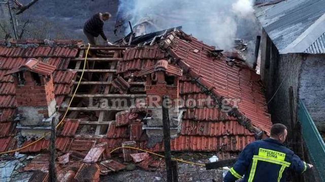 Κάηκαν δυο σπίτια στη Βράχα Ευρυτανίας (ΦΩΤΟ)