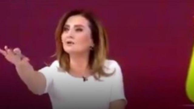 Τέρας ψυχραιμίας παρουσιάστρια της τουρκικής τηλεόρασης τη στιγμή του ισχυρού σεισμού - ΒΙΝΤΕΟ