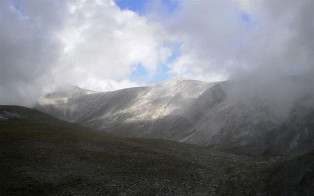 Χιονοθύελλα το πρωί στον Όλυμπο - Αγωνία για τον ορειβάτη