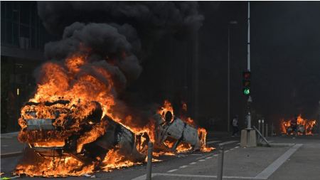 Γαλλία: Χειρότερη από την εξέγερση των «κίτρινων γιλέκων» η κατάσταση στη χώρα - Φωτιές, λεηλασίες και 1.000 συλλήψεις