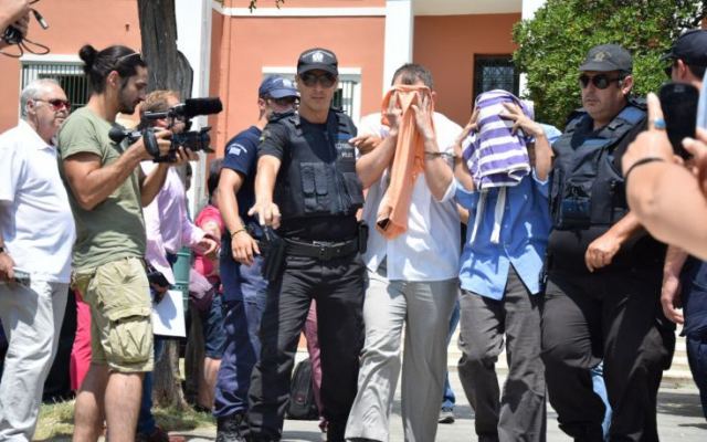 Ηurriyet: Οι τούρκοι στρατιωτικοί που κατέφυγαν στην Ελλάδα ζήτησαν άσυλο και σε άλλες χώρες