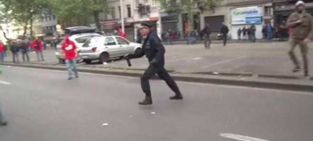 Άγρια επεισόδια στις Βρυξέλλες - Έπεσε αναίσθητος ο διοικητής της αστυνομίας (βίντεο)
