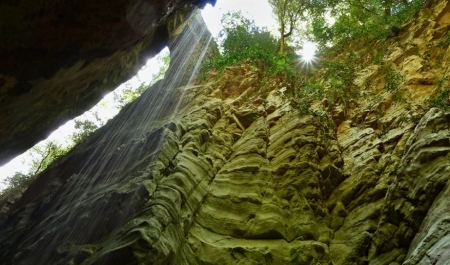 Φαράγγι Ριντόμου: Το επιβλητικό δημιούργημα της φύσης στη Μεσσηνία
