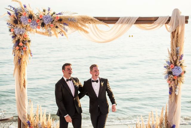 Φωτογραφίες από τον πρώτο gay γάμο στο Βόλο